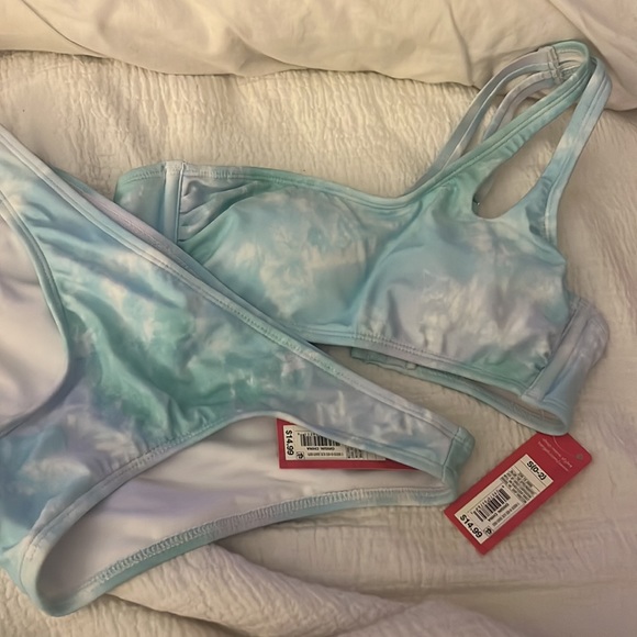 Bikini - Picture 3 of 5